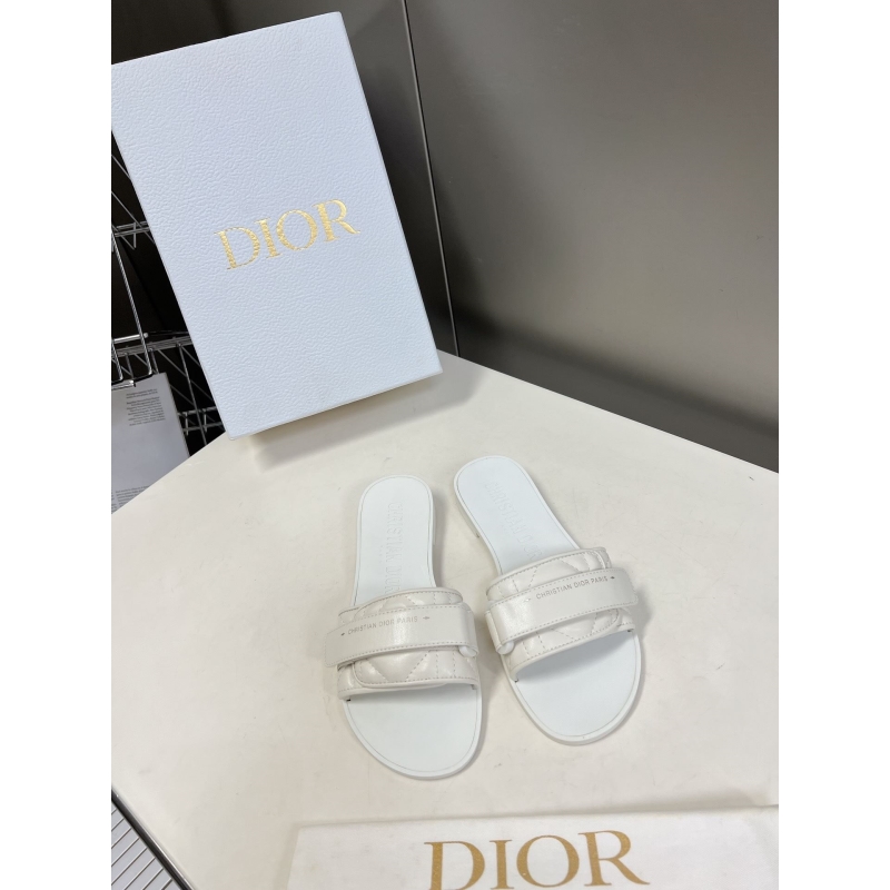 ch**an D*or slippers
